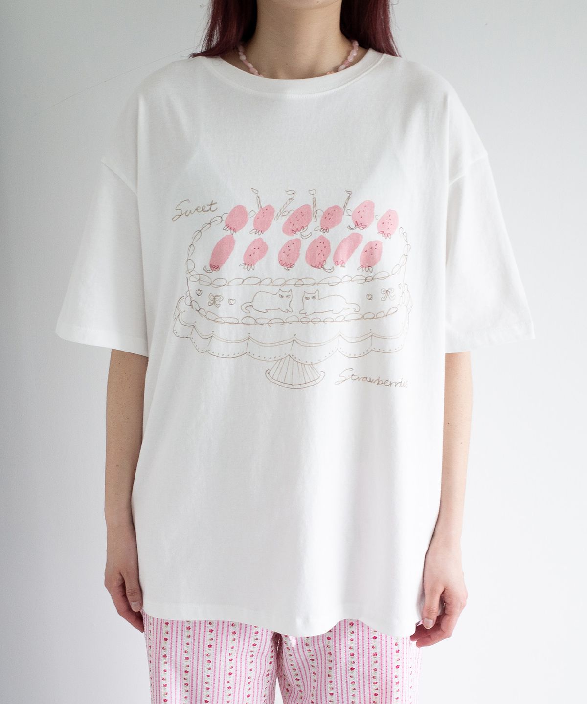 펀프롬펀(FUNFROMFUN) Strawberry Cake Tee,White