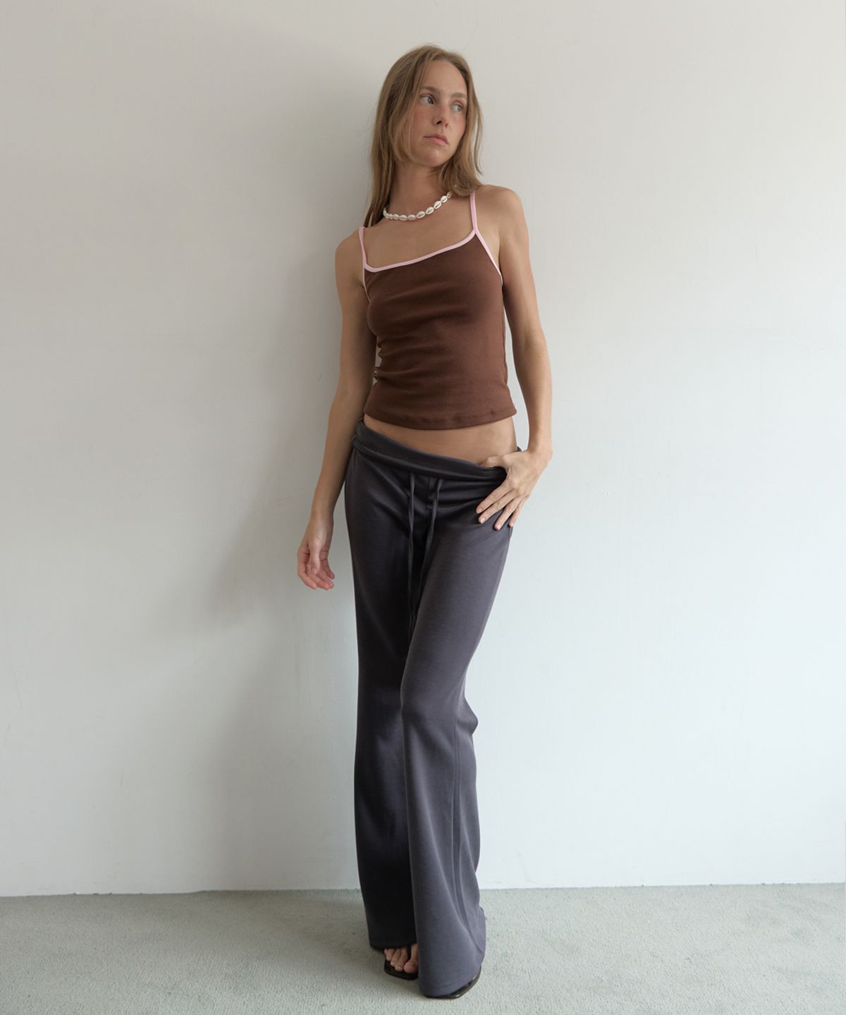 아수라(ASURA) RELAXED BOOTCUT PANTS (CHARCOAL)