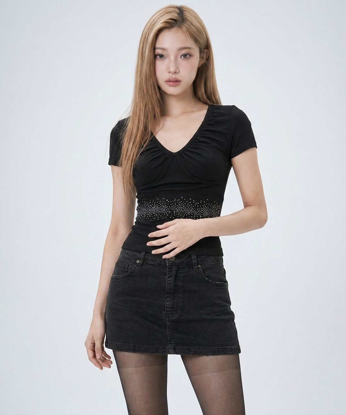 본슬리피(BORN SLIPPY) Crystal Line V Shirring Tee (Black)