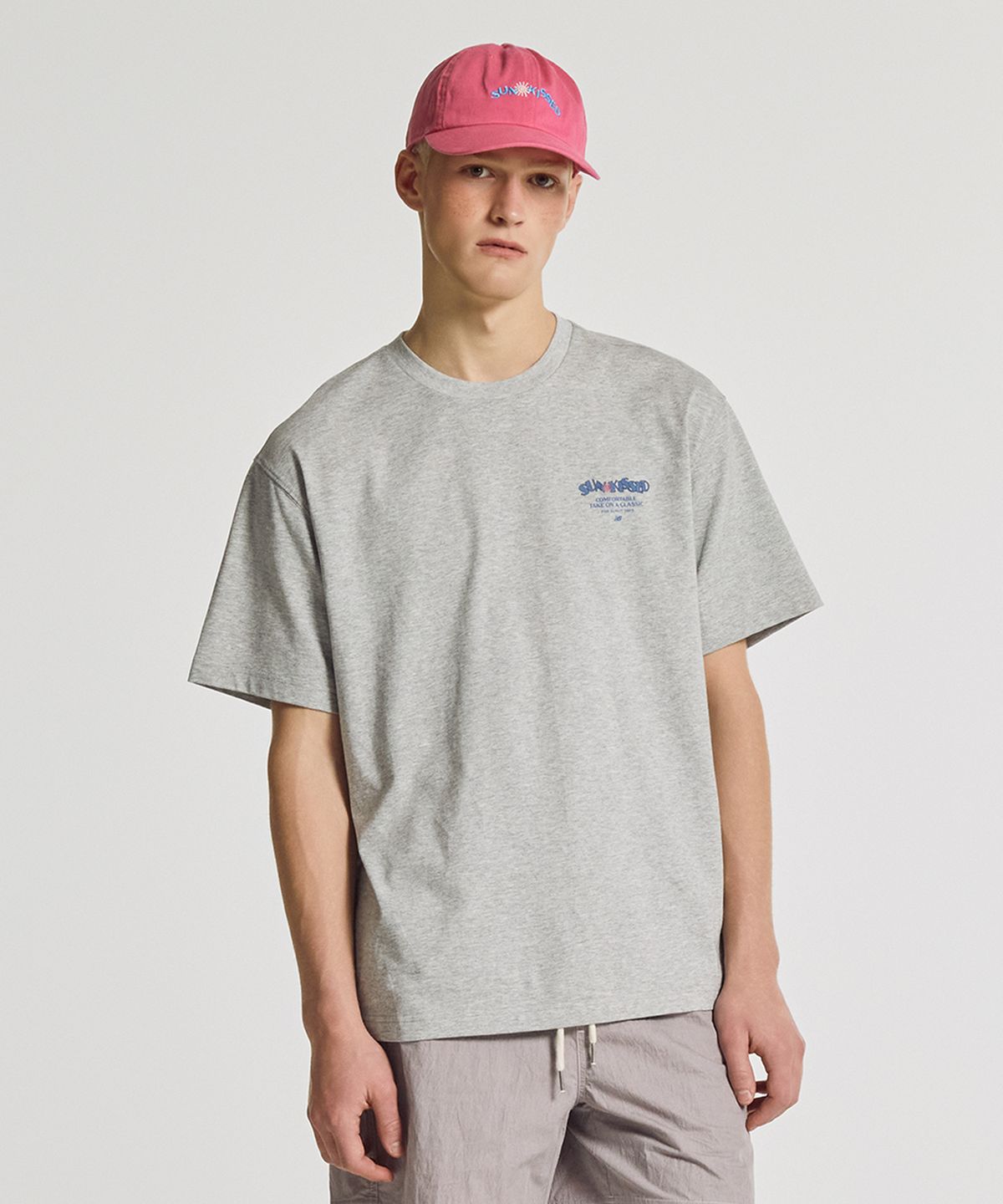 뉴발란스(NEW BALANCE) NBNEGCA023 / UNI 선 키스드 카프리 반팔티 (M/GRAY)
