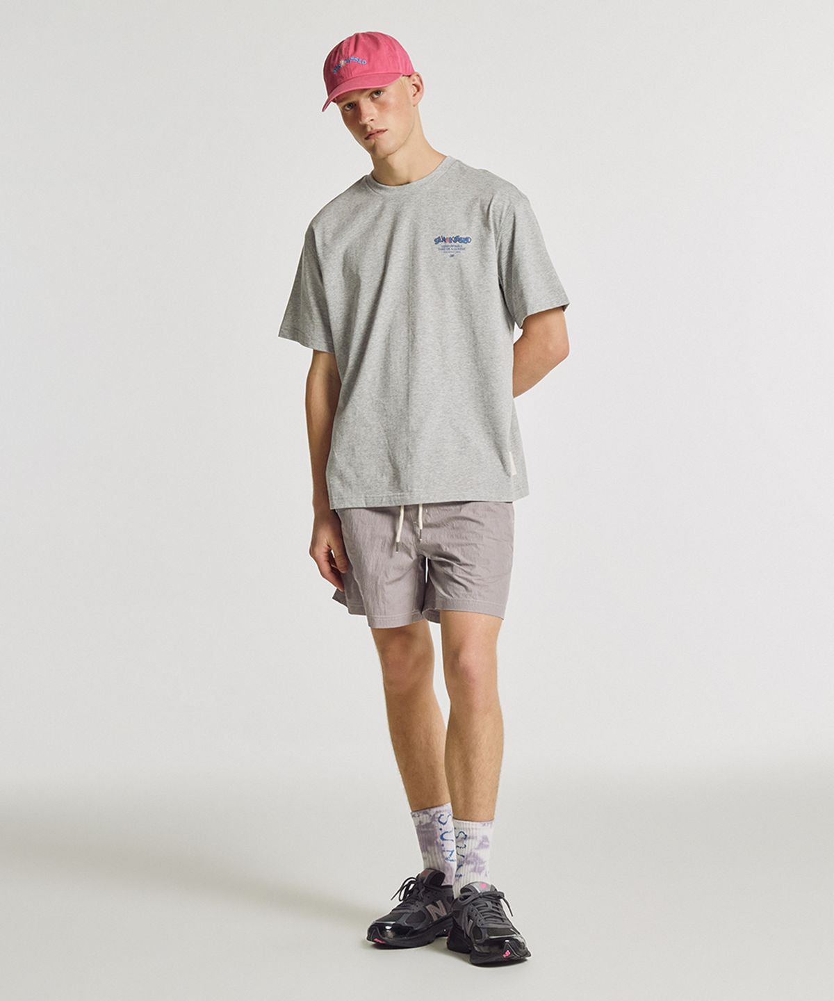 뉴발란스(NEW BALANCE) NBNEGCA023 / UNI 선 키스드 카프리 반팔티 (M/GRAY)