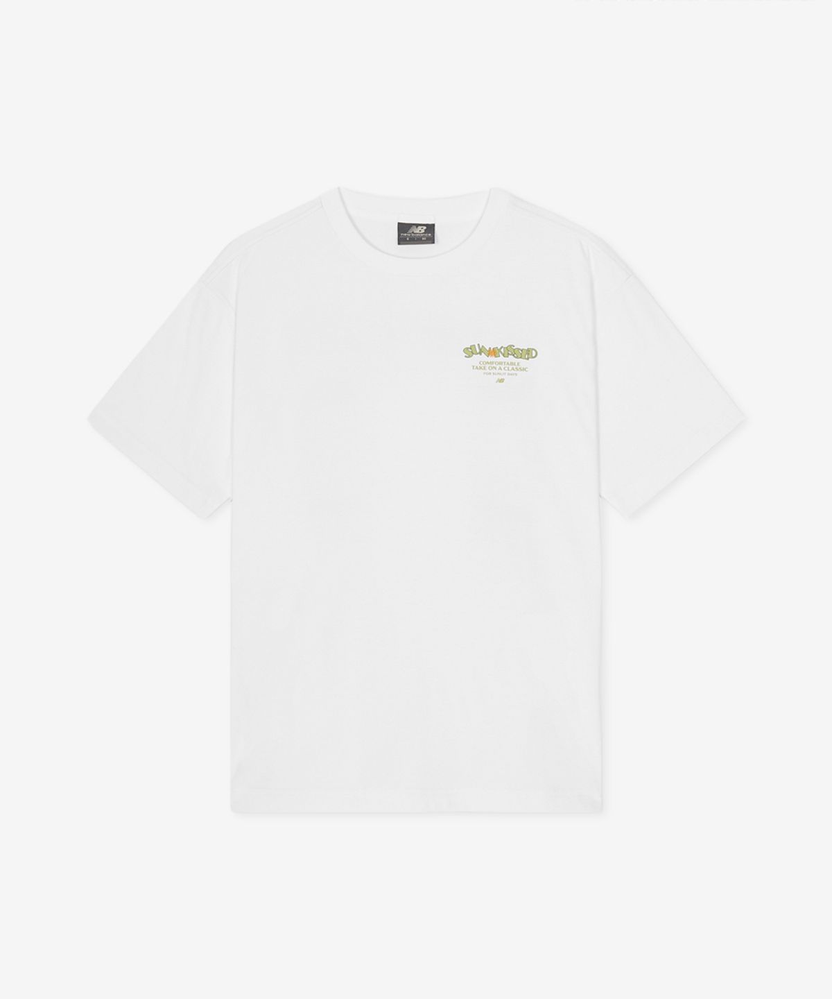 뉴발란스(NEW BALANCE) NBNEGCA023 / UNI 선 키스드 카프리 반팔티 (WHITE)