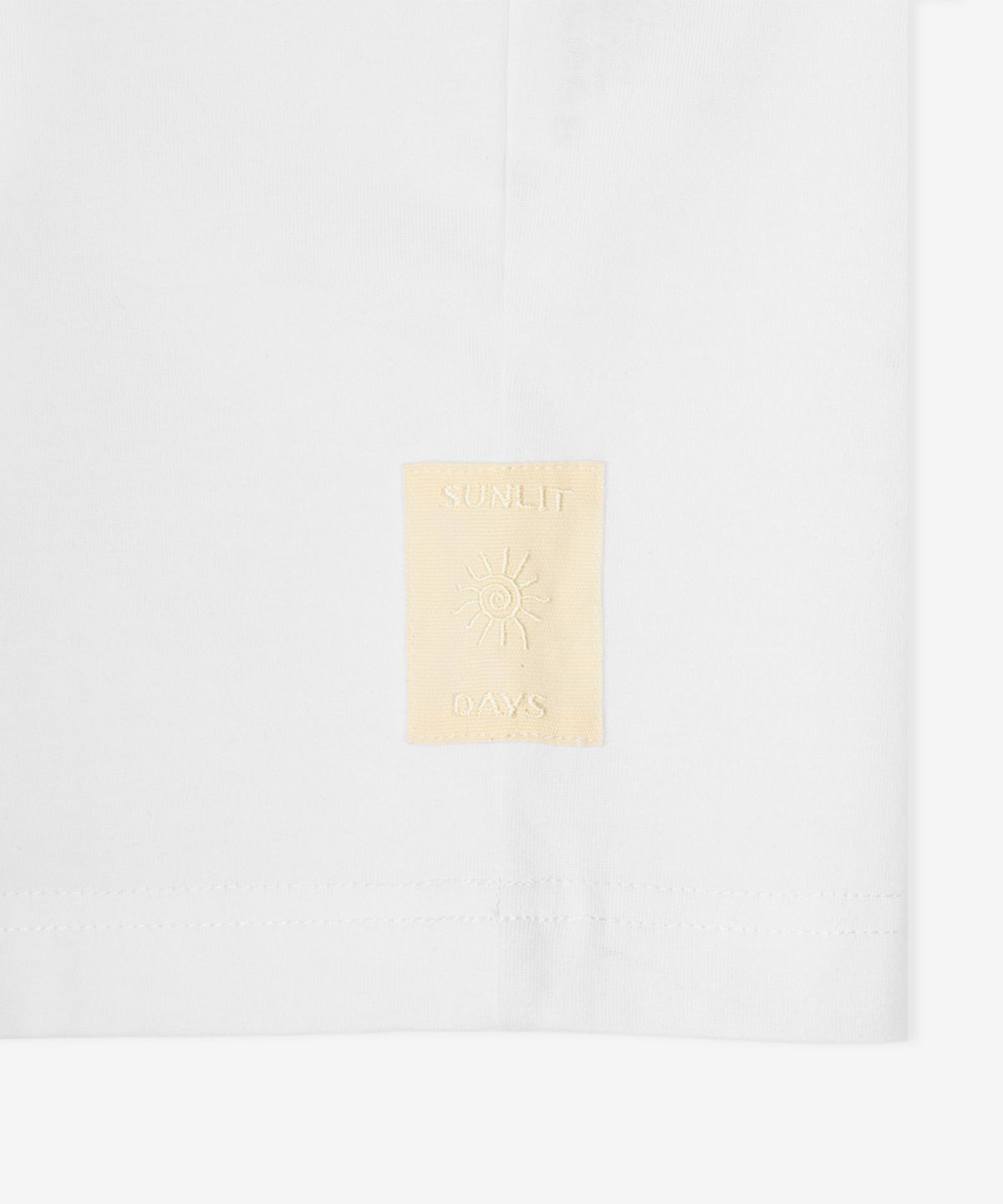 뉴발란스(NEW BALANCE) NBNEGCA023 / UNI 선 키스드 카프리 반팔티 (WHITE)