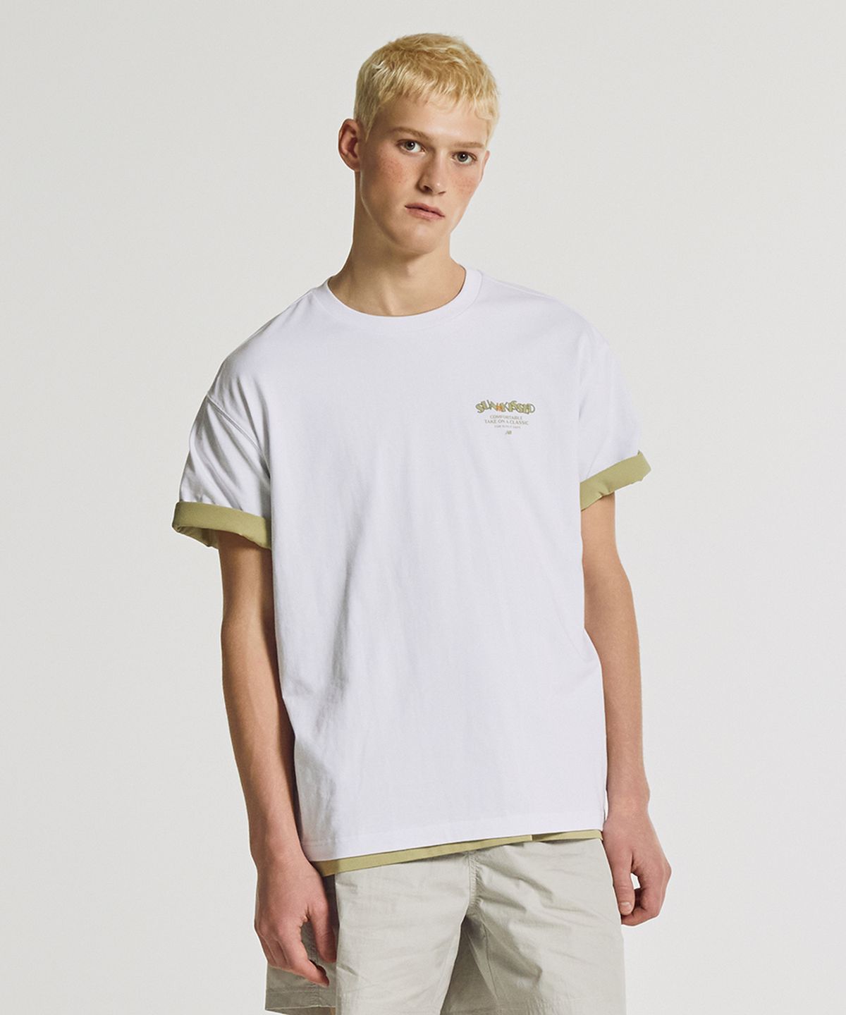 뉴발란스(NEW BALANCE) NBNEGCA023 / UNI 선 키스드 카프리 반팔티 (WHITE)