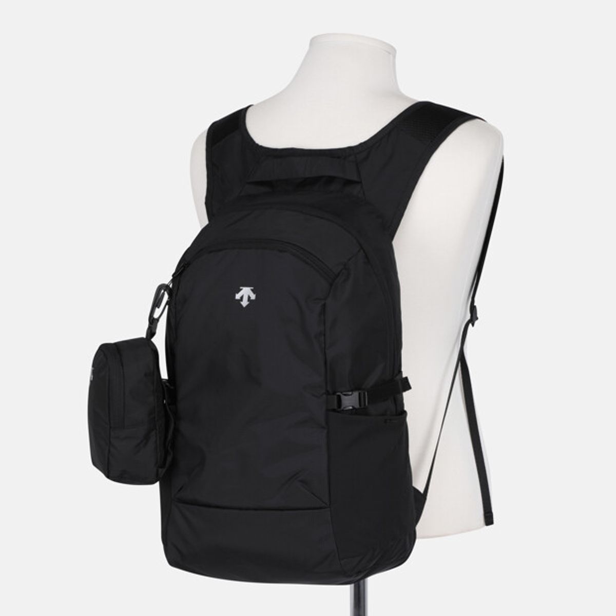 데상트(DESCENTE) 라이트웨이트 립 백팩 (19L 파우치 구성) 블랙 A 타입 SR323UBP71