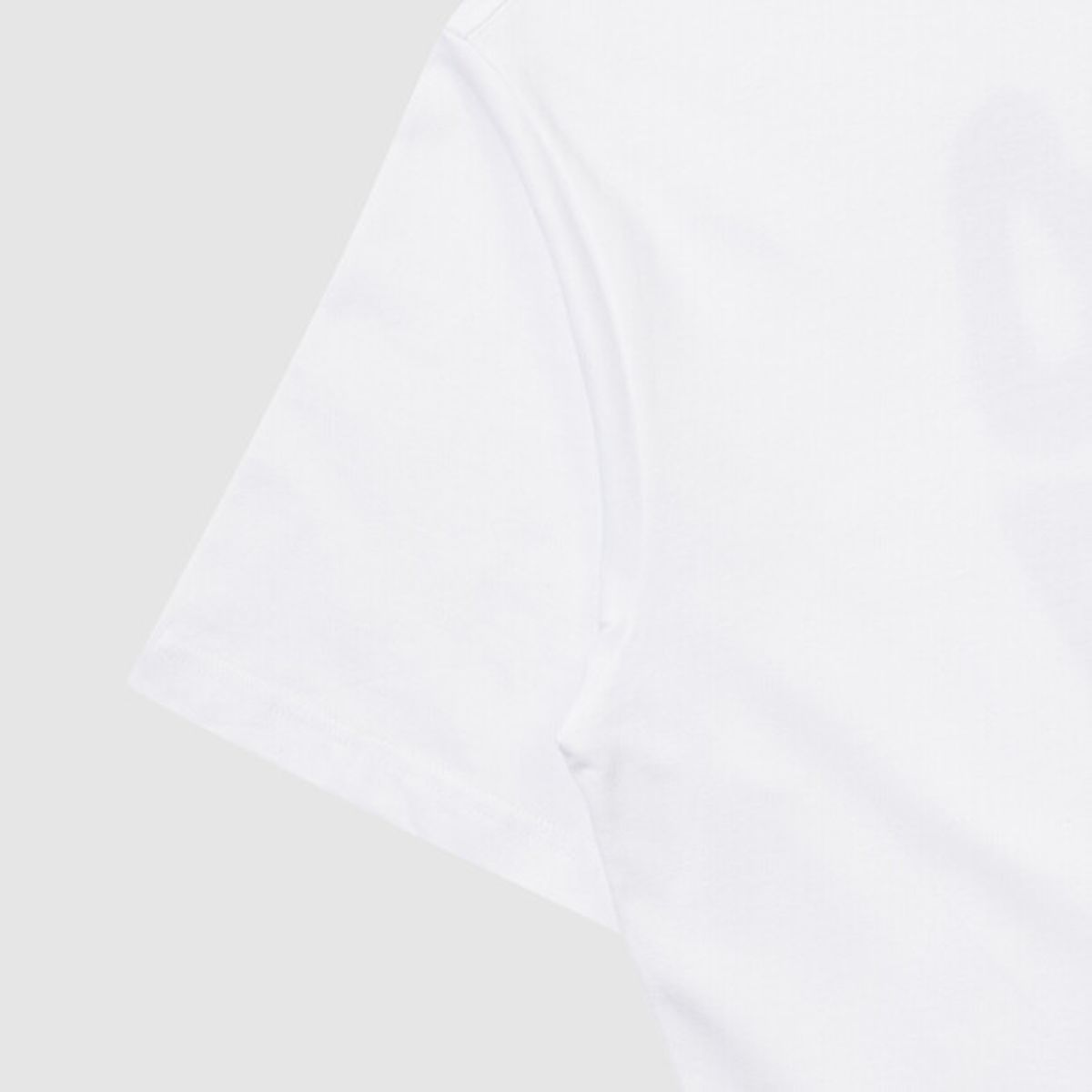 엄브로(UMBRO) [COOLING] 아이스코튼 웨이브 그래픽 반팔 티셔츠 화이트 UR221CRS63