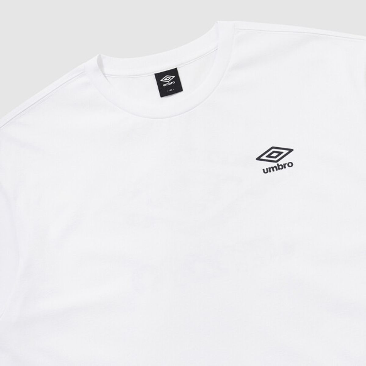 엄브로(UMBRO) [QUICK-DRY] 칠아웃 프레쉬 반팔 티셔츠 화이트 UR223CRS61