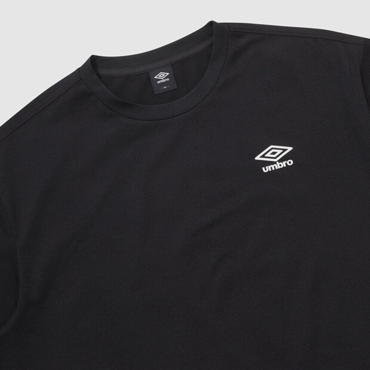 엄브로(UMBRO) [QUICK-DRY] 칠아웃 프레쉬 반팔 티셔츠 블랙 UR223CRS61