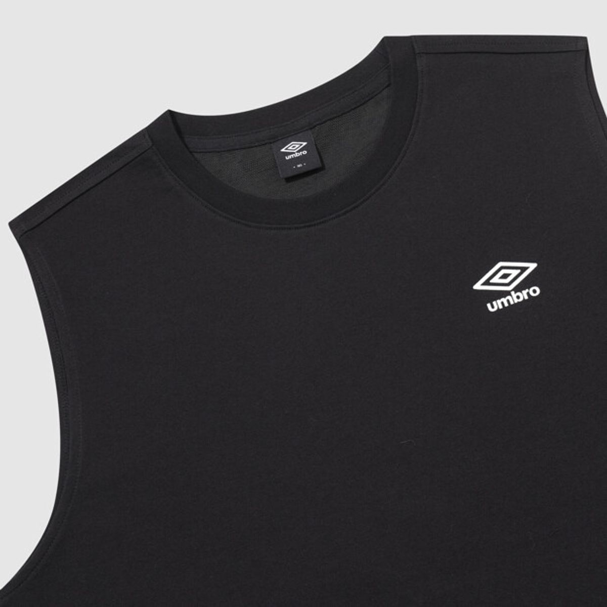 엄브로(UMBRO) [COOLING] 아이스코튼 슬리브리스 티셔츠 블랙 UR221CSL61