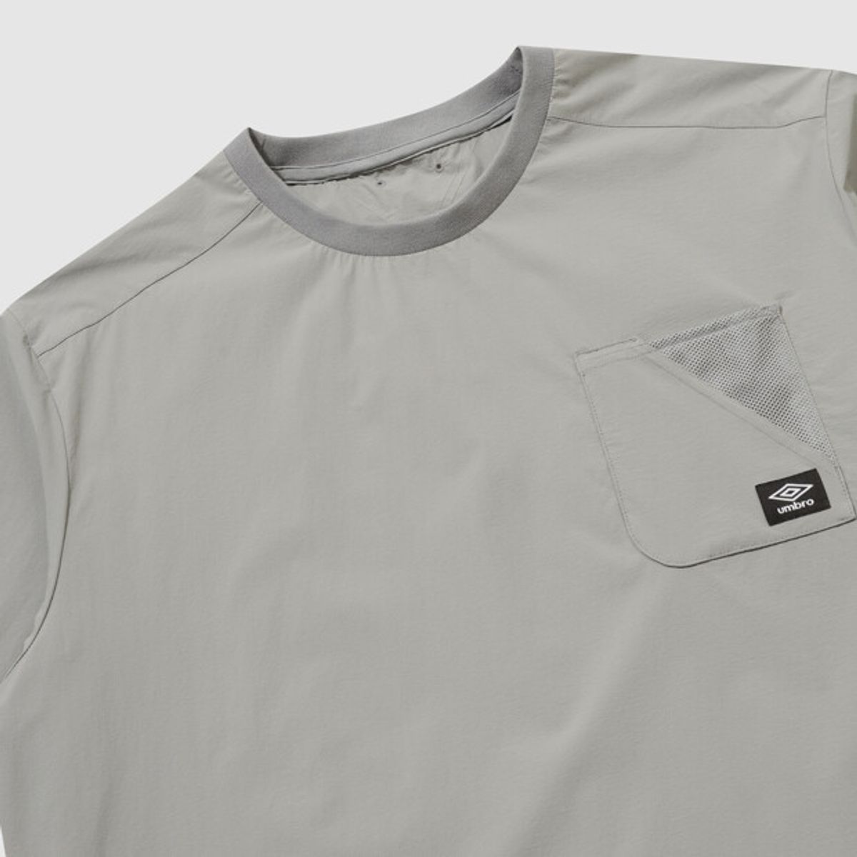 엄브로(UMBRO) [COOLING] 칠아웃 반팔 피스테 그레이 UR223CWT62