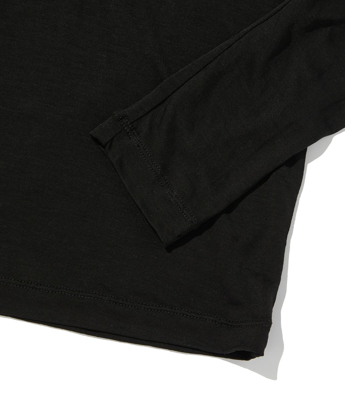 스웨이드(SUADE) SHEER SLIM HENLEY NECK [BLACK]