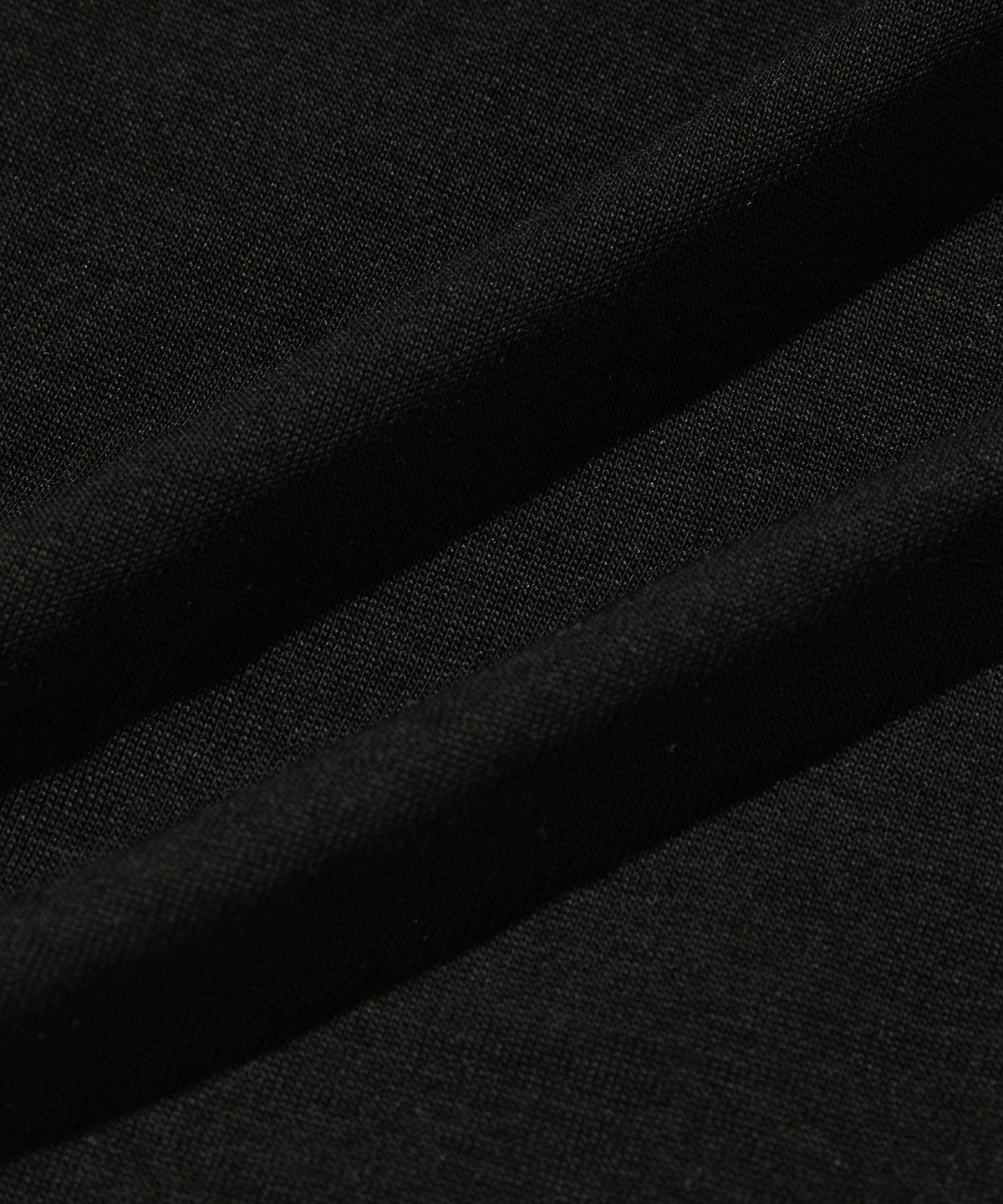 스웨이드(SUADE) SHEER SLIM HENLEY NECK [BLACK]