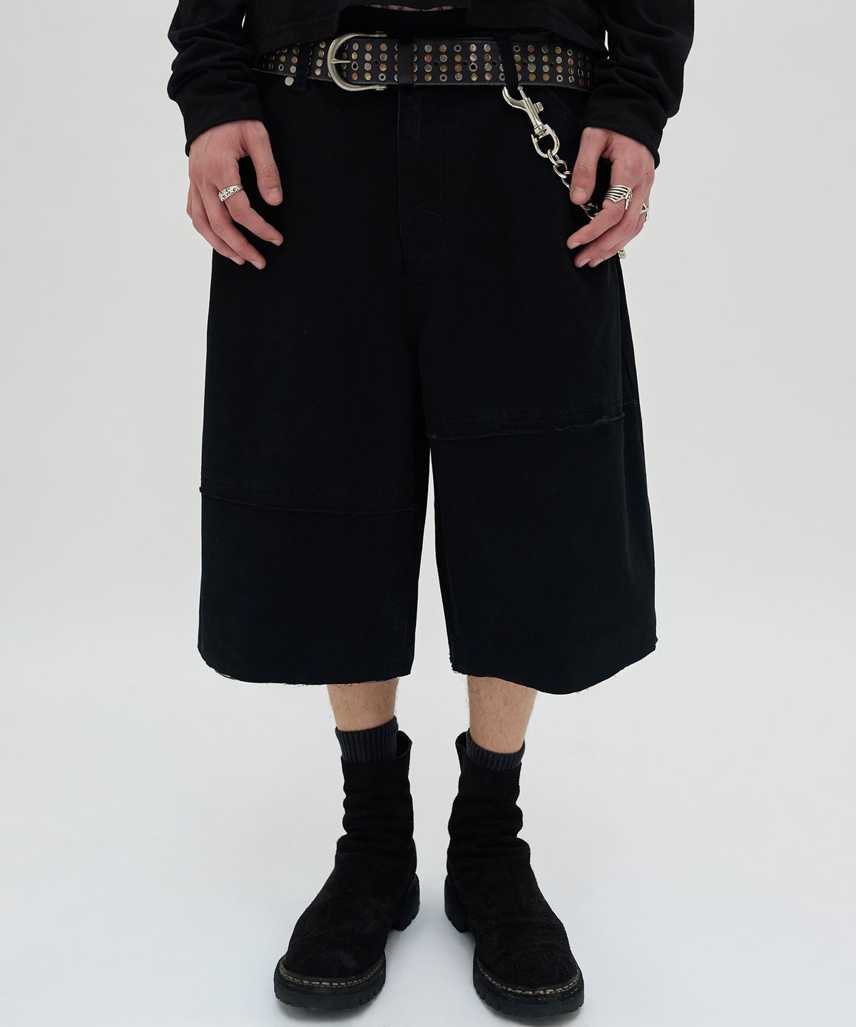 스웨이드(SUADE) CUT EDGE SHORTS [BLACK]
