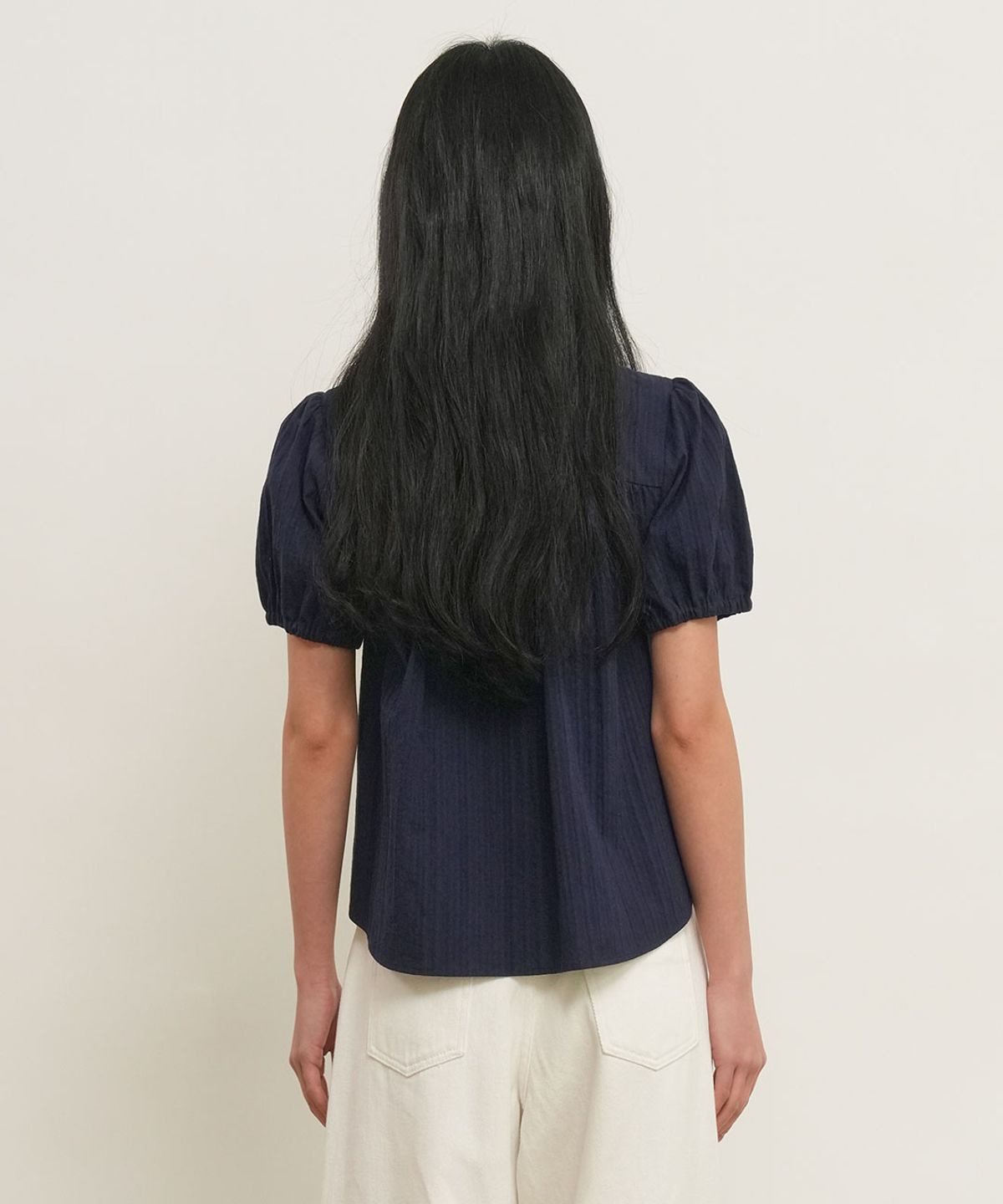 제너럴아이디어(GENERALIDEA) 라운드 카라 퍼프 블라우스 [NAVY] / GF2LSH521