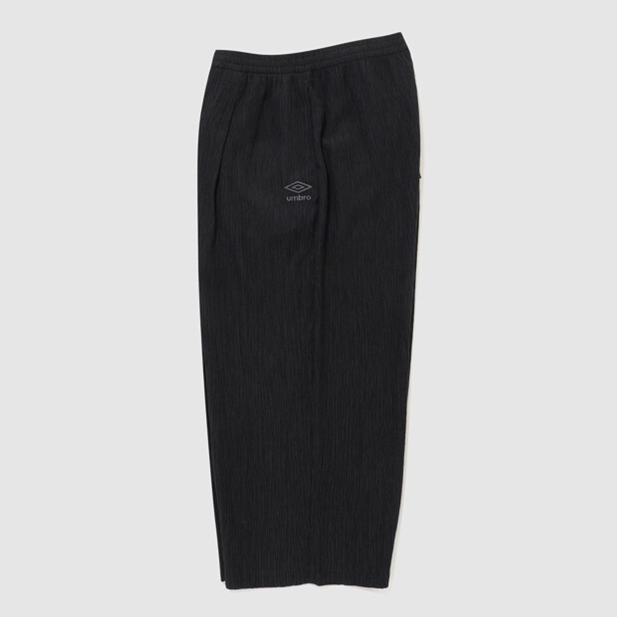 엄브로(UMBRO) 플리츠 와이드 9부 팬츠 블랙 UR221CPT63