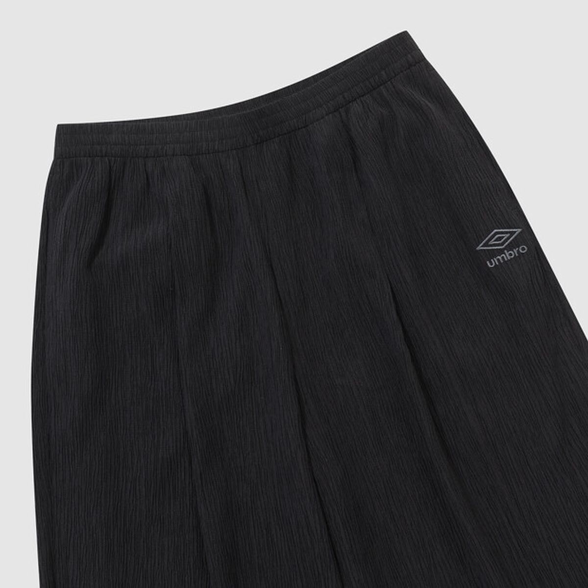 엄브로(UMBRO) 플리츠 와이드 9부 팬츠 블랙 UR221CPT63