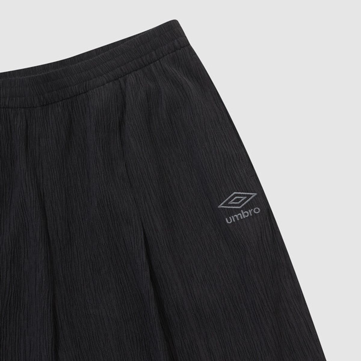 엄브로(UMBRO) 플리츠 와이드 9부 팬츠 블랙 UR221CPT63