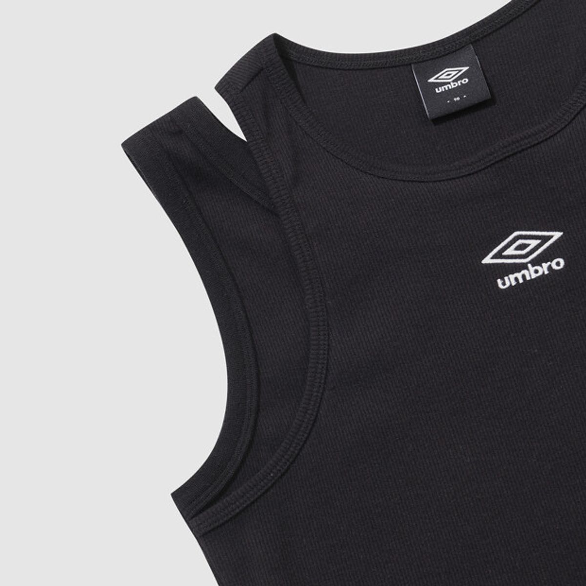엄브로(UMBRO) 코지코어 우먼스 레이어드 슬리브리스 블랙 UR222CSL69