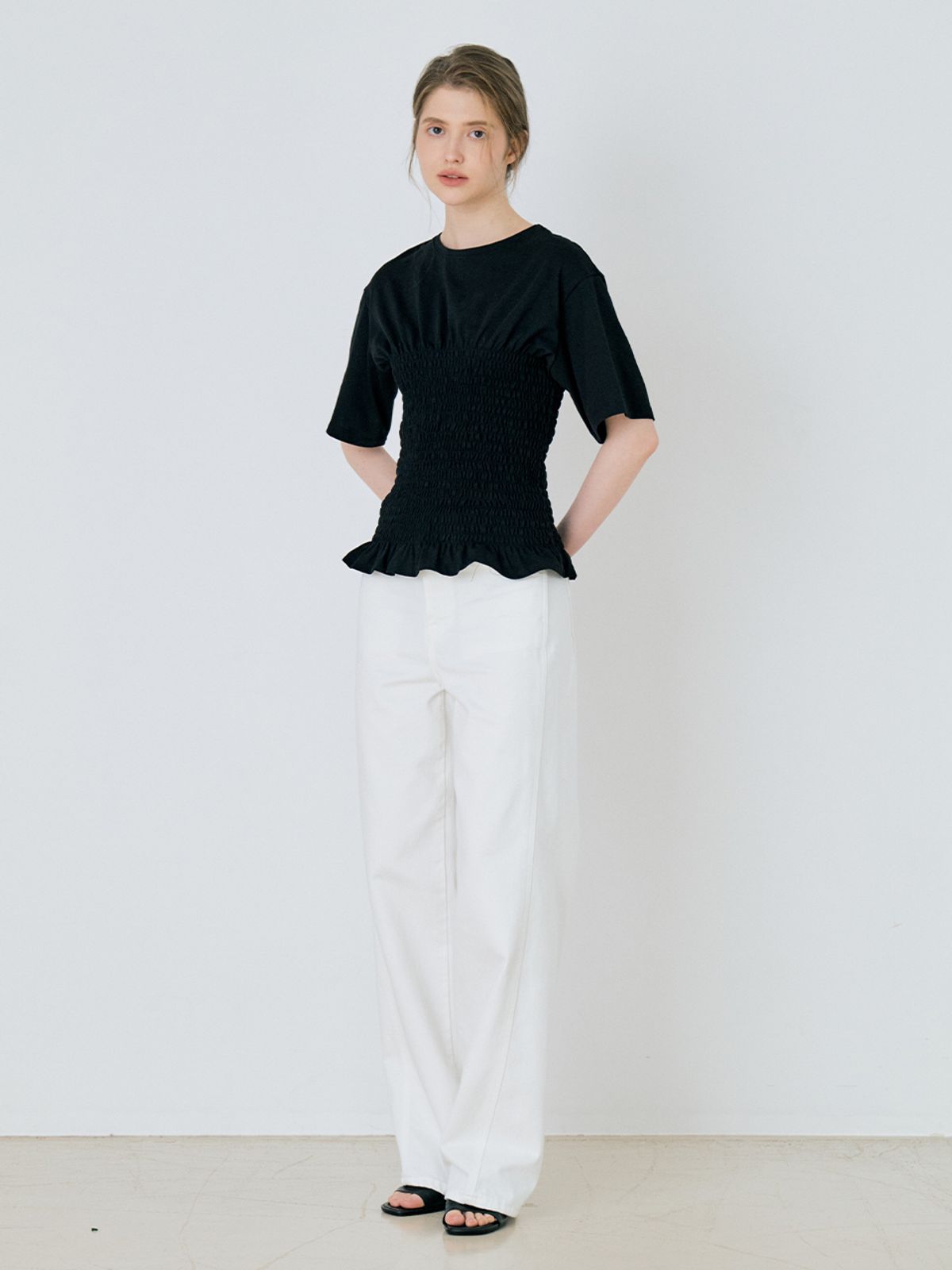 르세지엠(LESEIZEME) Basic Smocked Cotton Blouse T-Shirt - Black