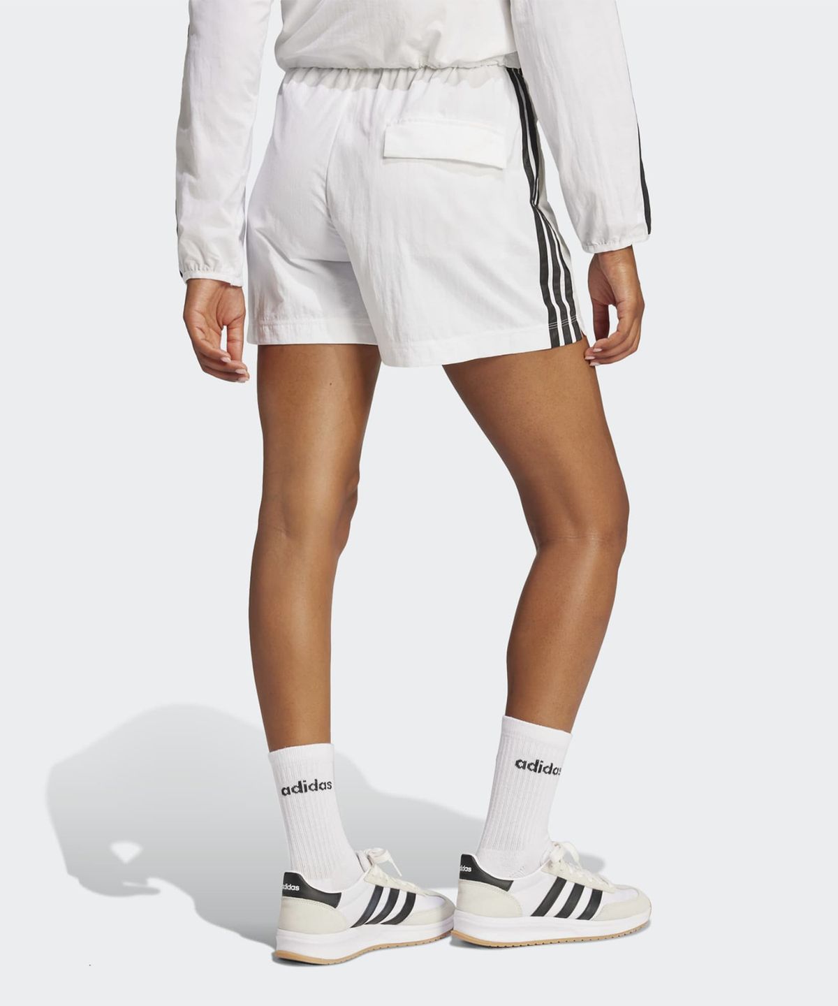 아디다스(ADIDAS) 에센셜 3-스트라이프 라이프스타일 우븐 숏 팬츠 - 화이트:블랙 / JE1310