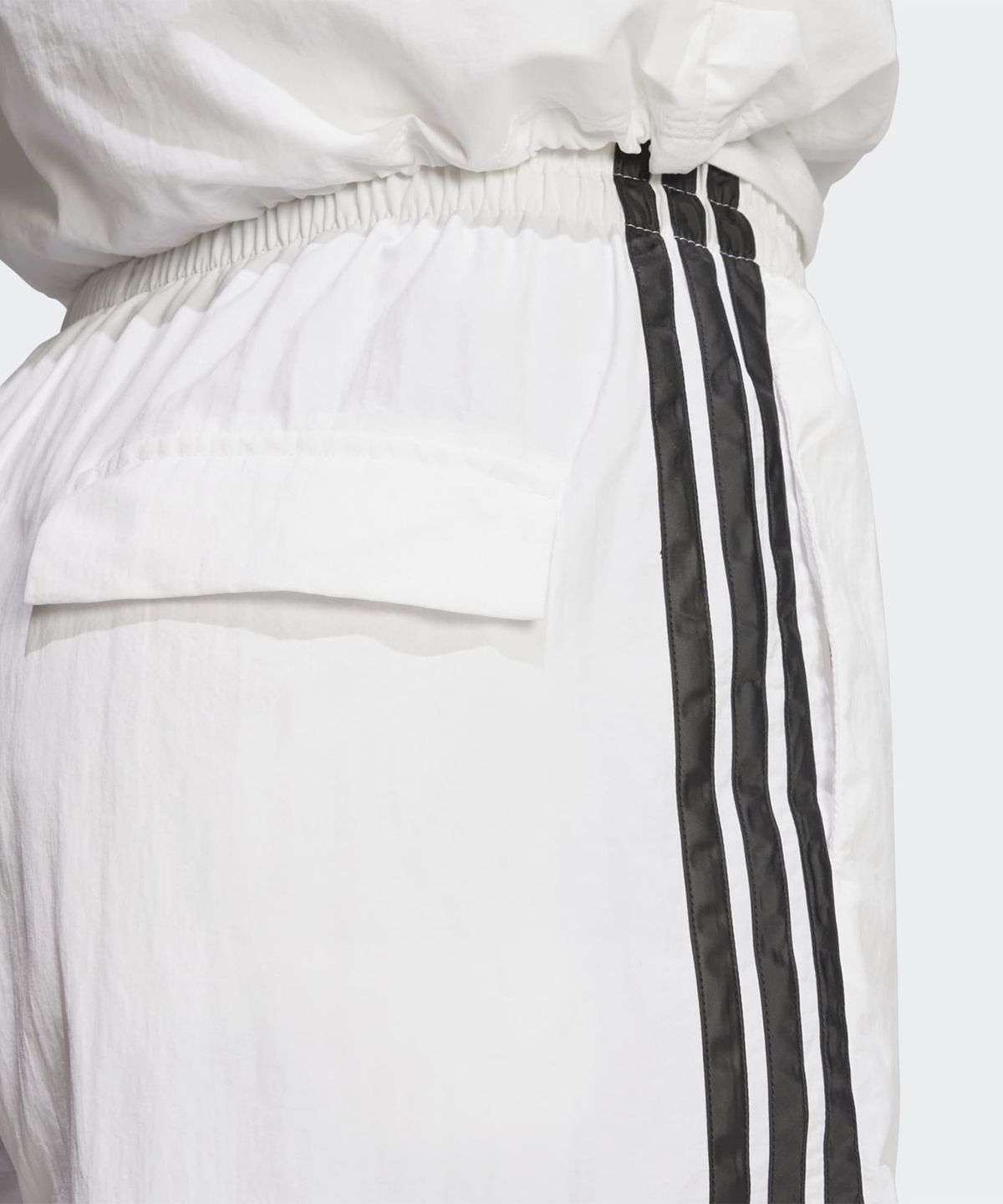 아디다스(ADIDAS) 에센셜 3-스트라이프 라이프스타일 우븐 숏 팬츠 - 화이트:블랙 / JE1310