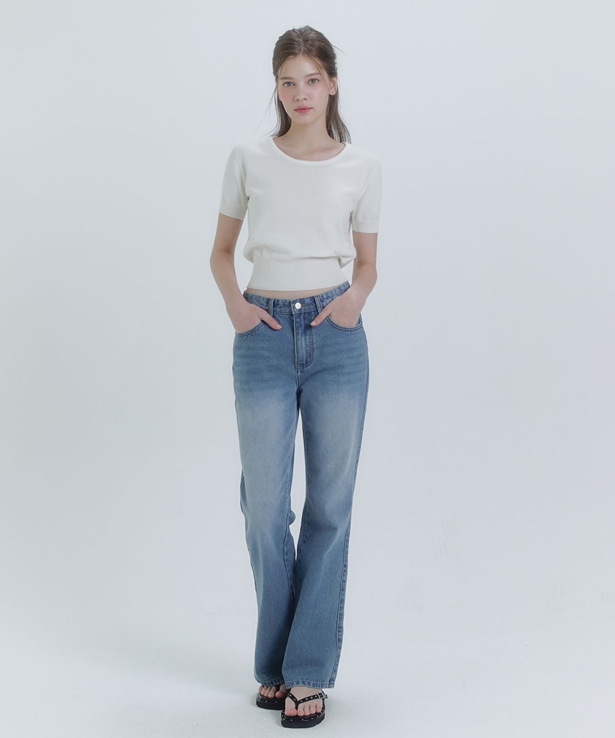 미케네(MICANE) 알비나 백슬릿 새미 부츠컷 데님 팬츠
