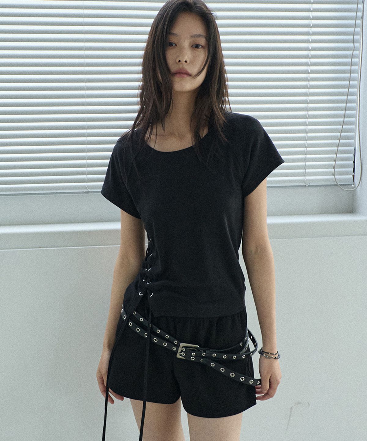 렌세(RENSE) Eyelet Slit Raglan Tee Black