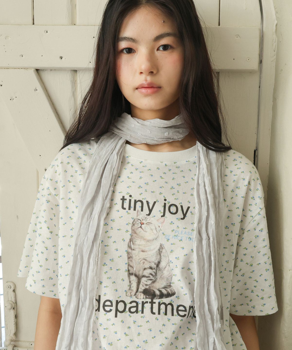 포에브(POEV) Joy Cat T-Shirt - White Flower