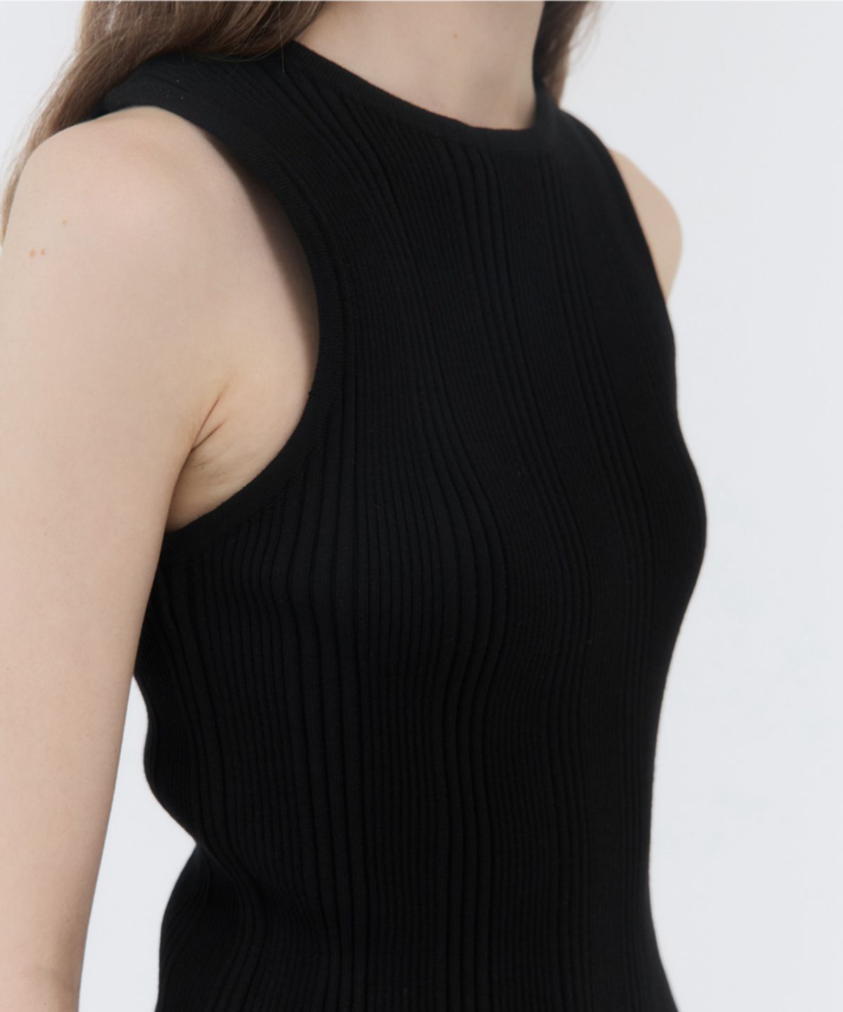 지비에이치 어패럴(GBH APPAREL) RIBBED SLIM SLEEVELESS TOP / BLACK