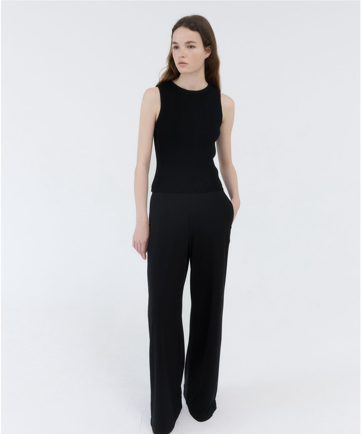 지비에이치 어패럴(GBH APPAREL) RIBBED SLIM SLEEVELESS TOP / BLACK