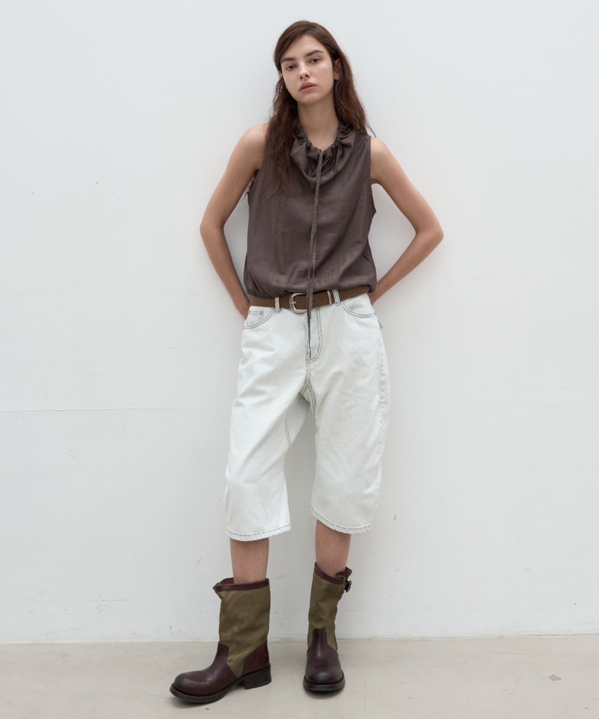 서란(SEORAN) Majel Sleeveless Blouse_Charcoal