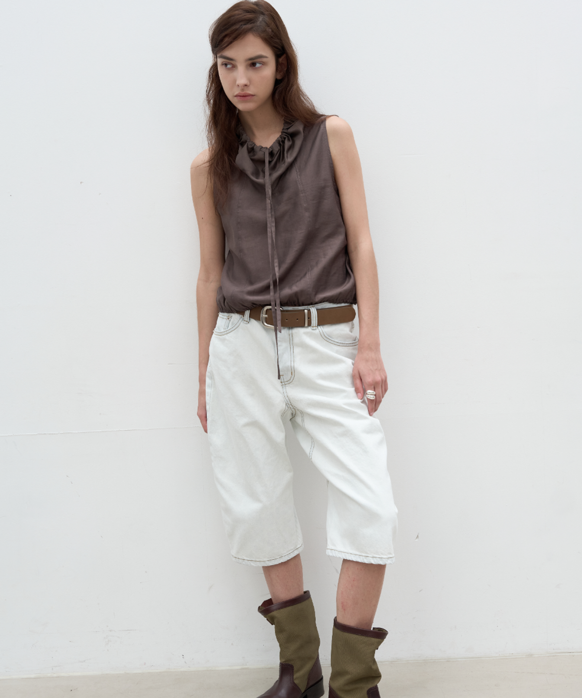 서란(SEORAN) Majel Sleeveless Blouse_Charcoal