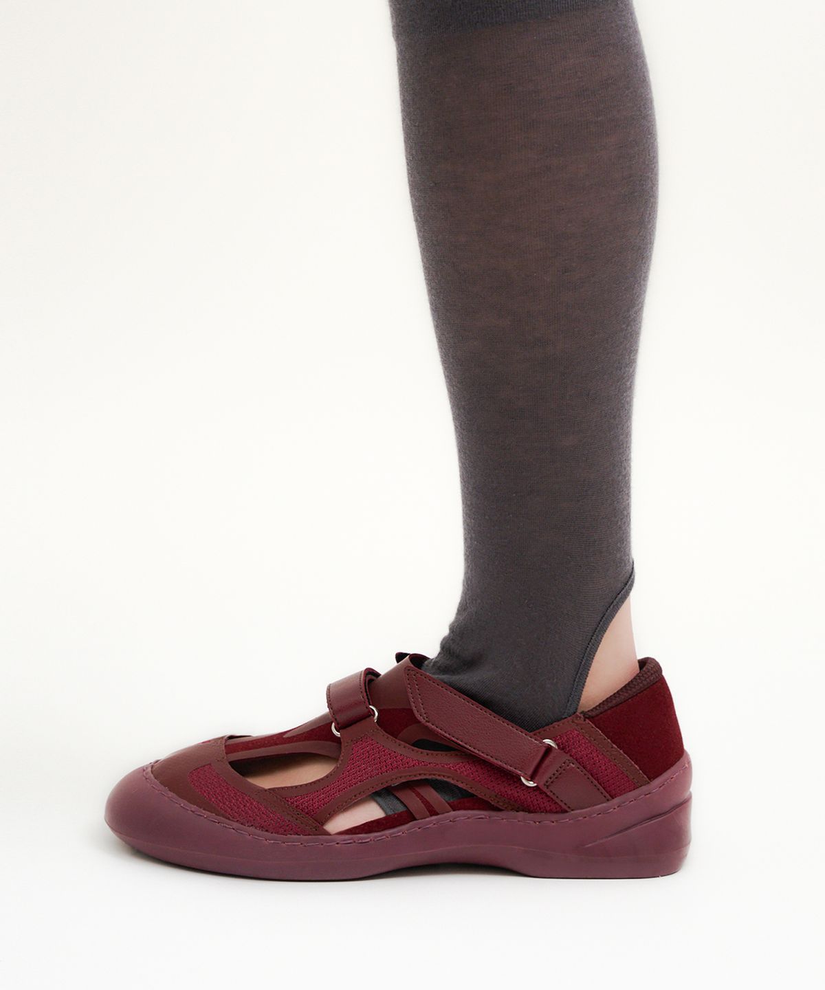 네거티브쓰리(NEGATIVETHREE) VERT ARC Sandals_Red Wine