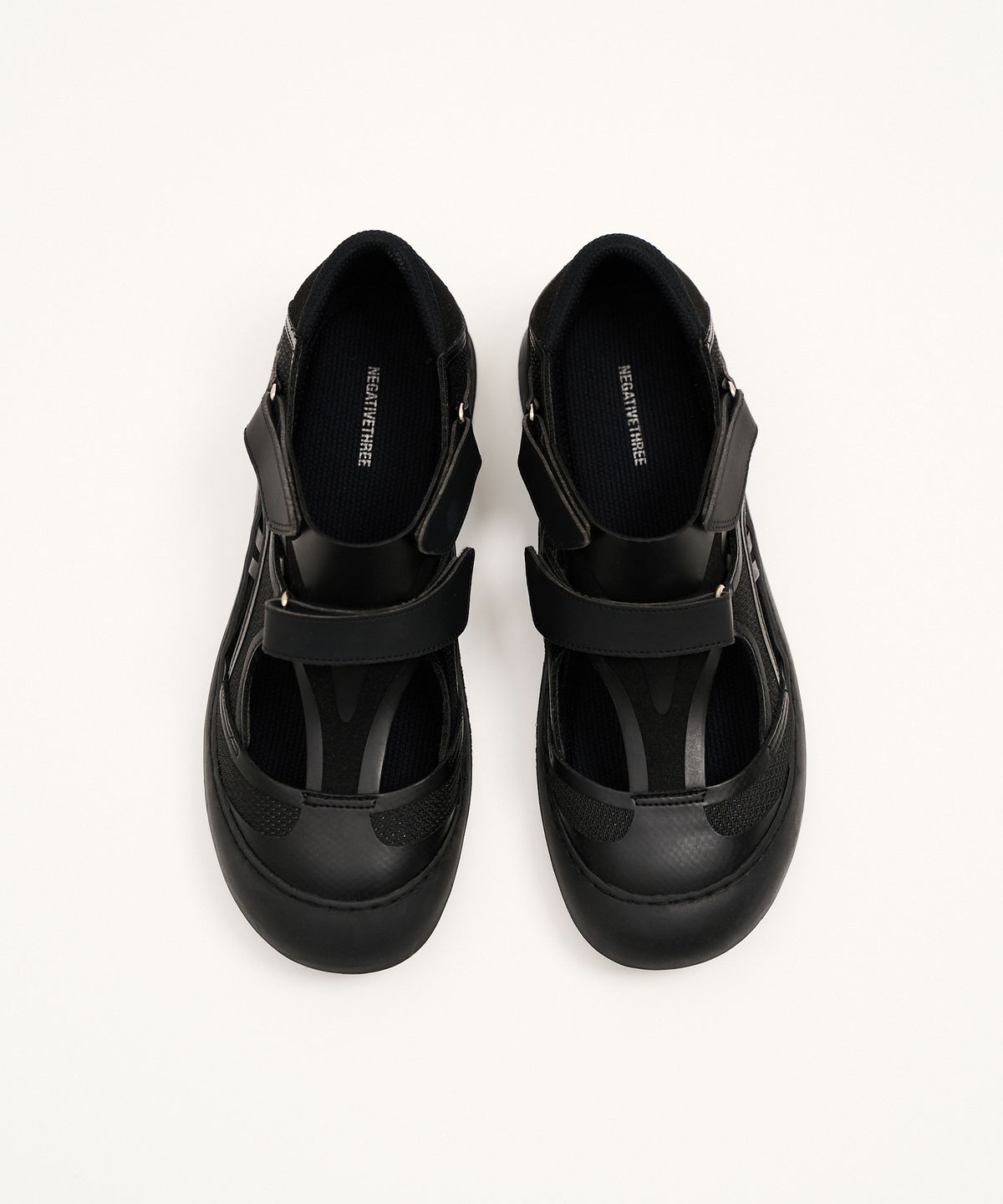 네거티브쓰리(NEGATIVETHREE) VERT ARC Sandals_Black
