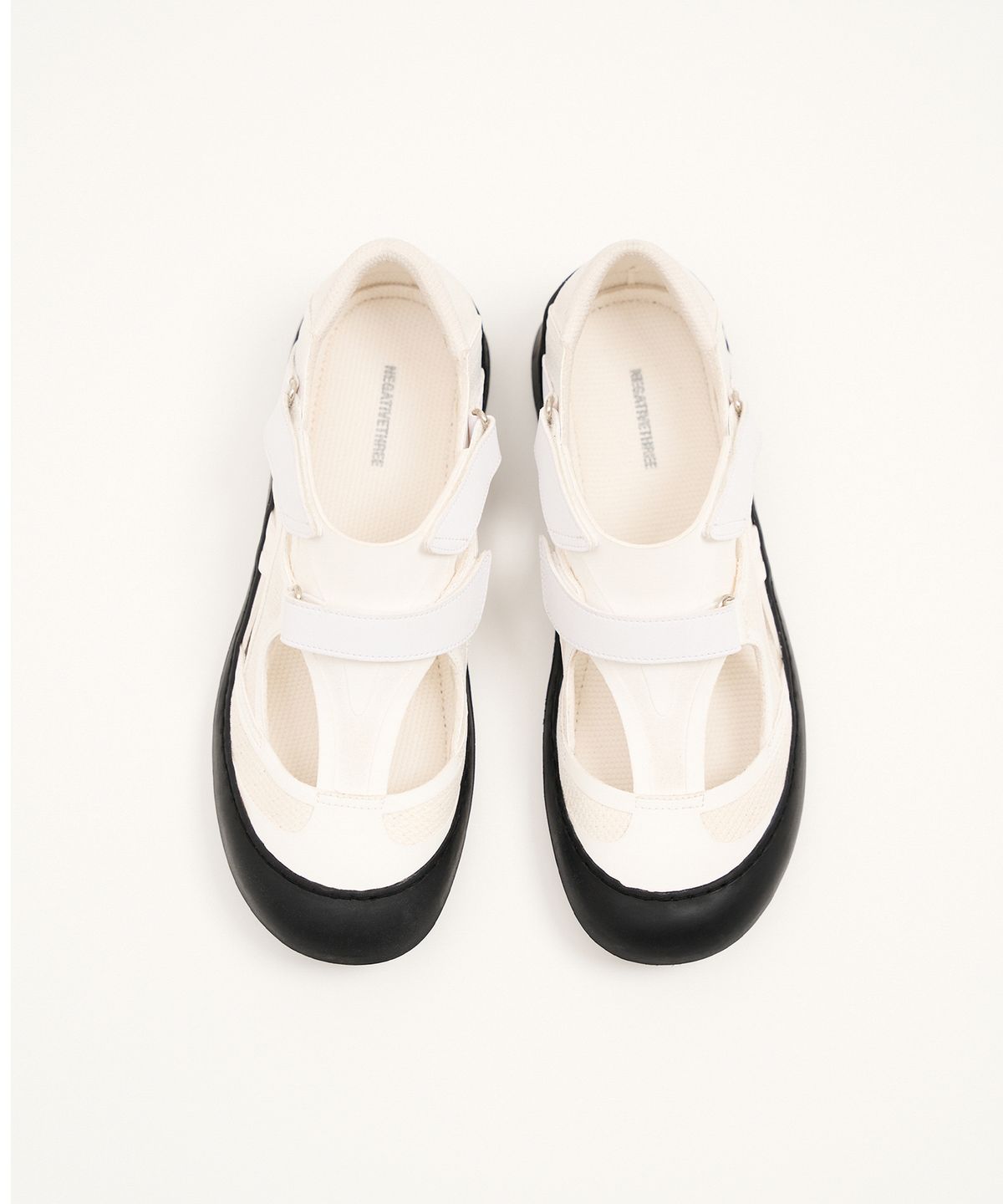네거티브쓰리(NEGATIVETHREE) VERT ARC Sandals_White