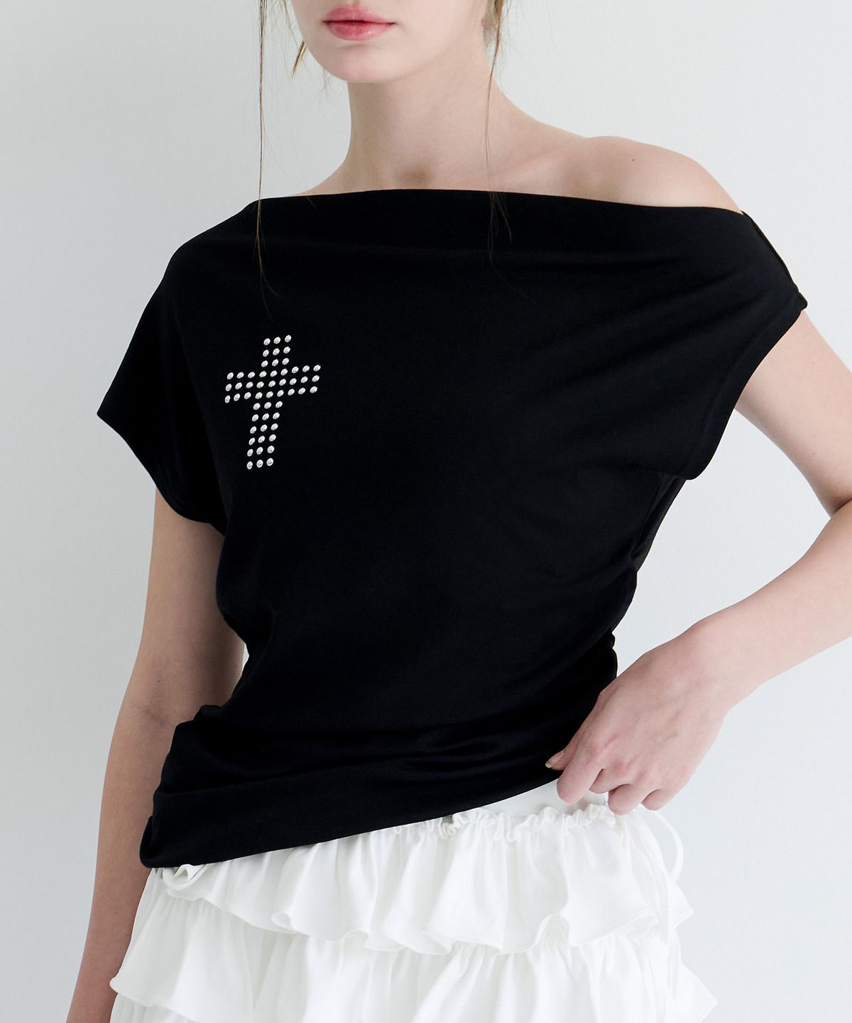 알키알카(ALKI ALKA) Studded Draped Top (Black)