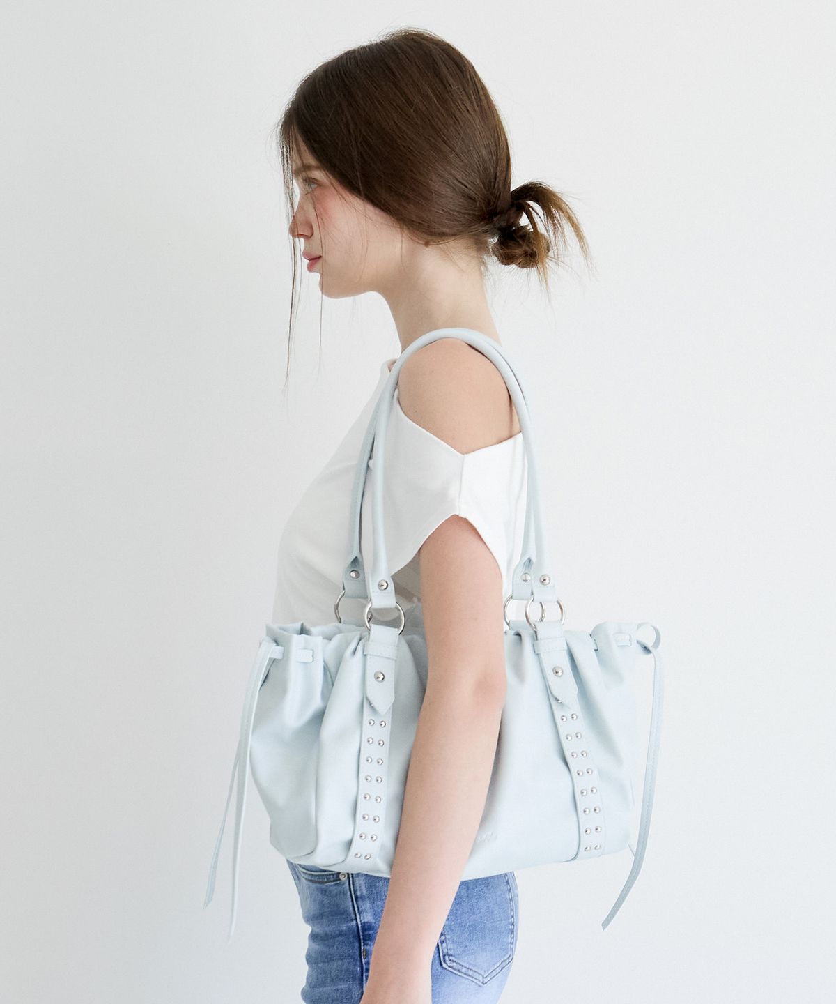 알키알카(ALKI ALKA) Studded Ruched Bag (Ice Blue)