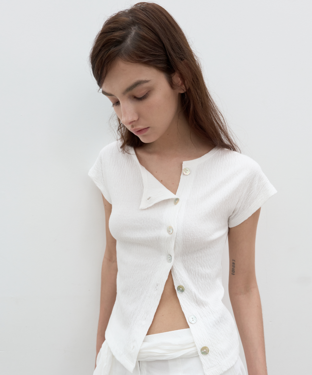 서란(SEORAN) Unbalance Button Cardigan_White