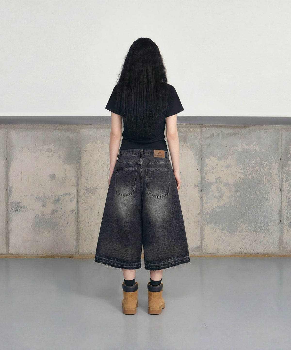언유즈랩(UNUSEDLAB) 버뮤다 스터드 데님 [블랙]