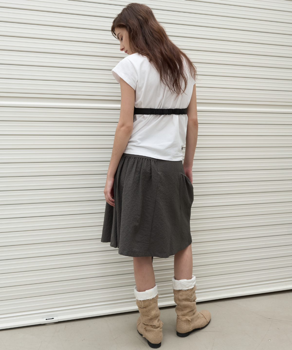 서란(SEORAN) Unbalance Drape Skirt_Charcoal