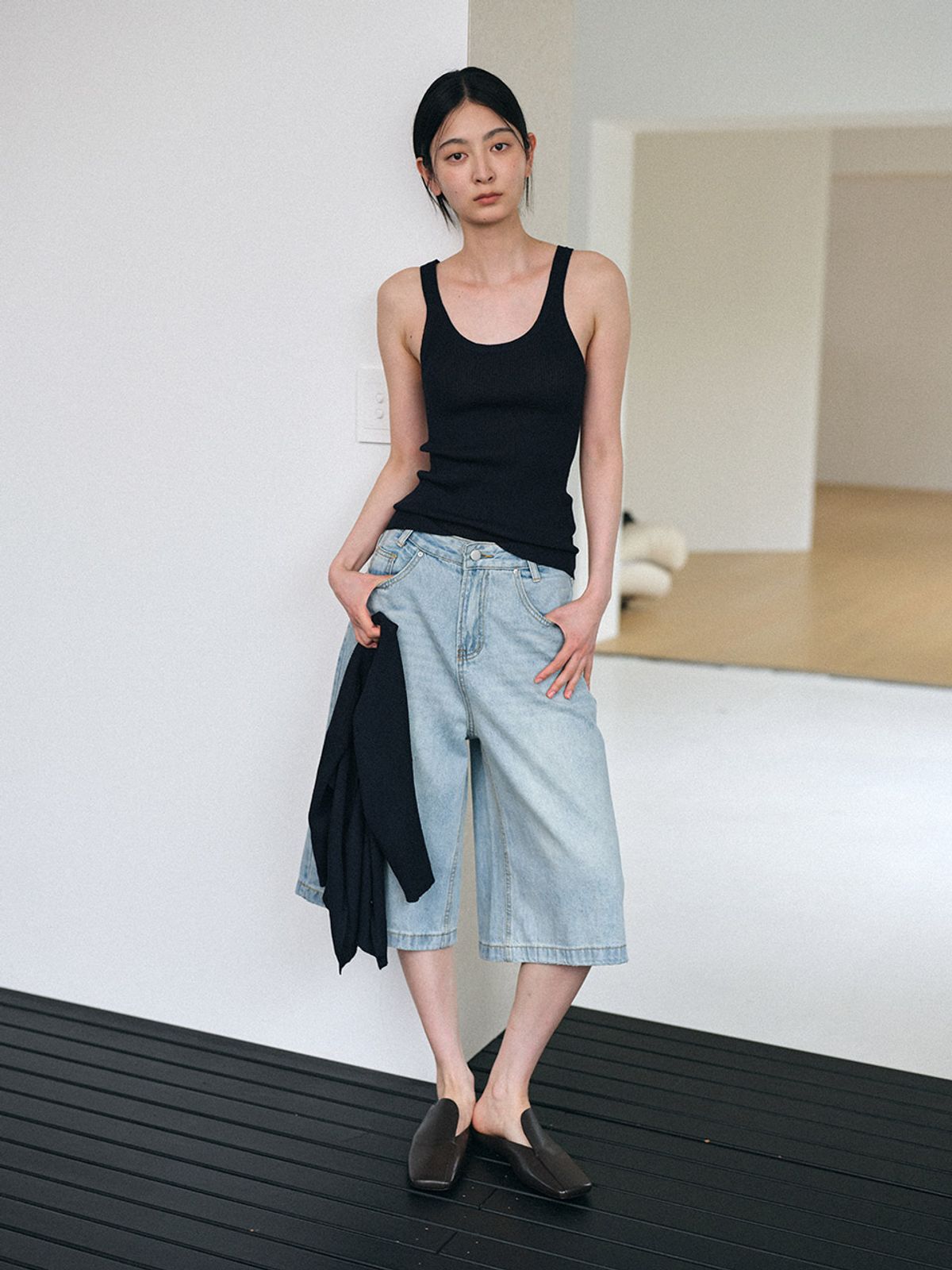 헌치(HUNCH) Wide-Leg Denim Bermuda Shorts