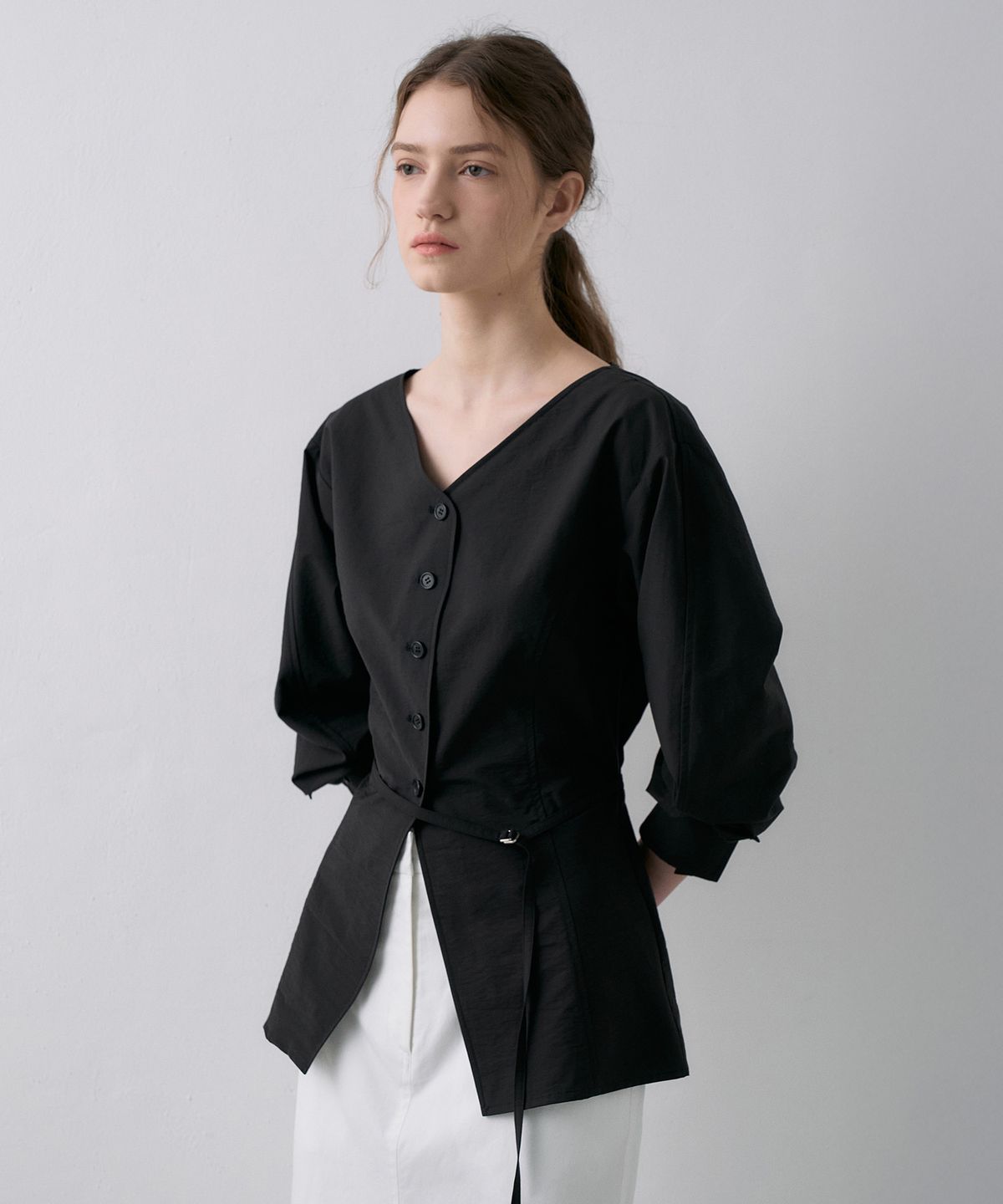 라메레이(LAMEREI) Hourglass V-Neck Blouse[LMBFSPSH316]-2color