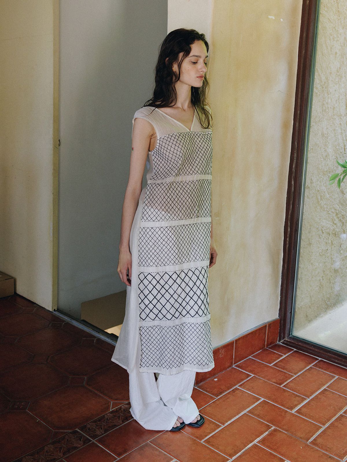 헌치(HUNCH) Hand Embroidered Silk Layered Dress