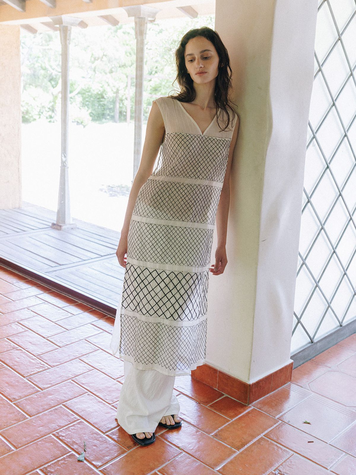 헌치(HUNCH) Hand Embroidered Silk Layered Dress