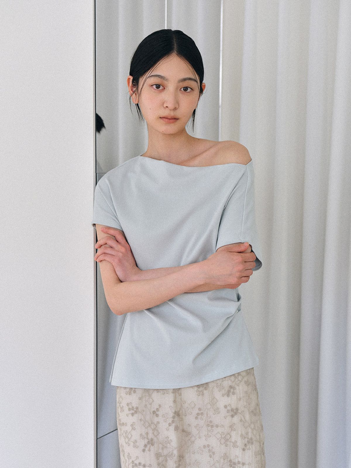 헌치(HUNCH) Diagonal Hem Slit T-Shirt (2color)