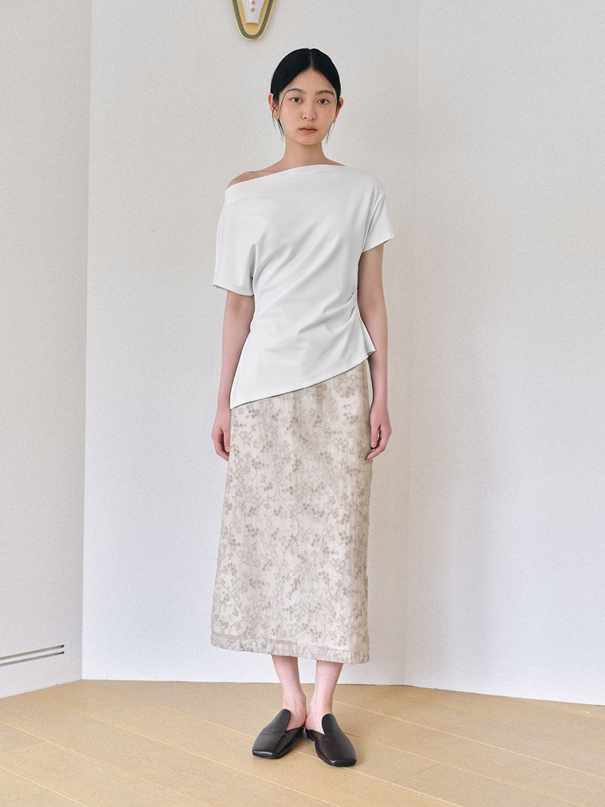 헌치(HUNCH) Diagonal Hem Slit T-Shirt (2color)