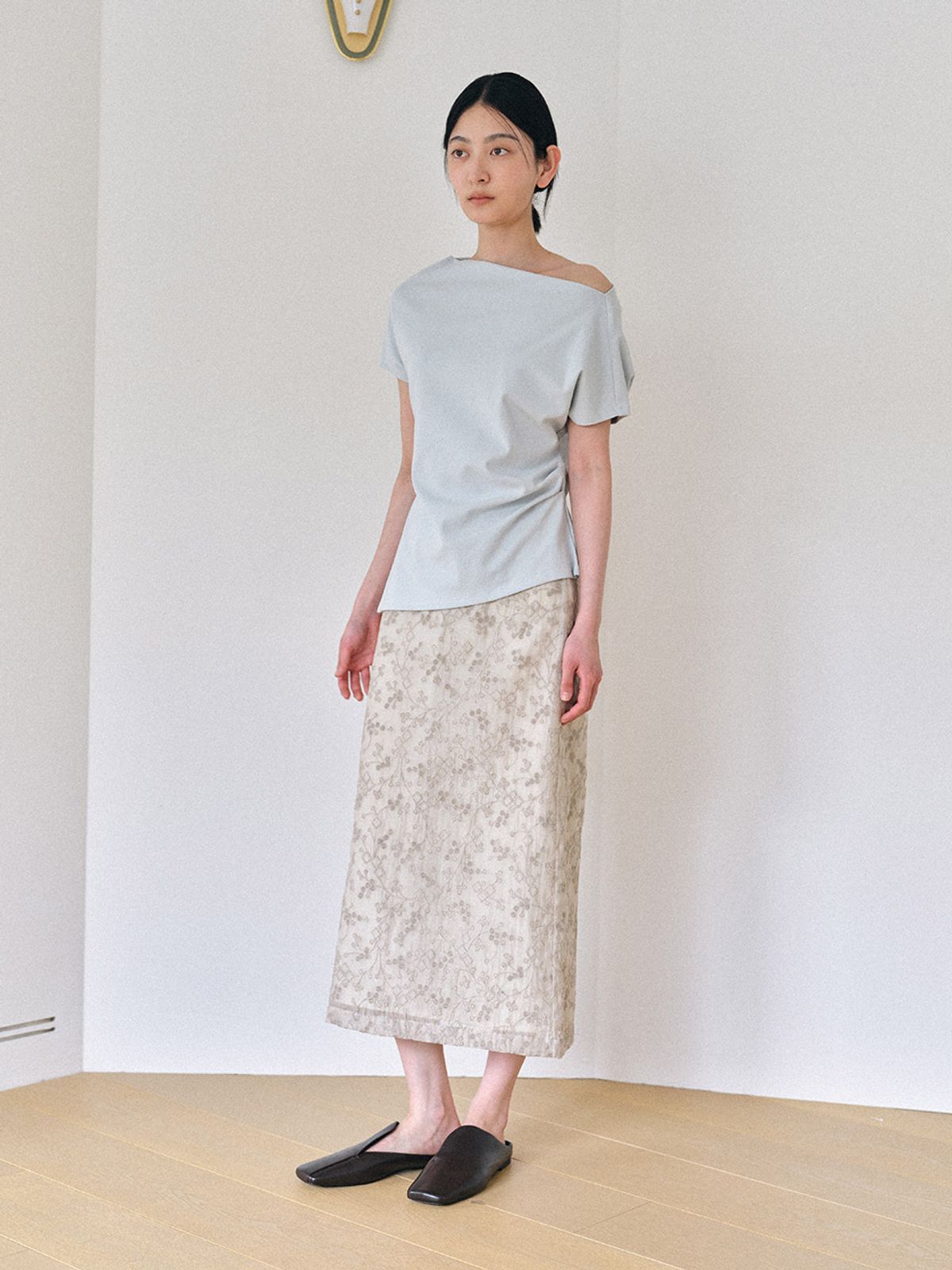 헌치(HUNCH) Diagonal Hem Slit T-Shirt (2color)