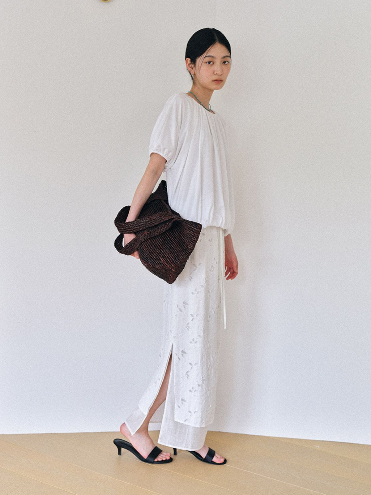 헌치(HUNCH) Volume Shirred Blouse