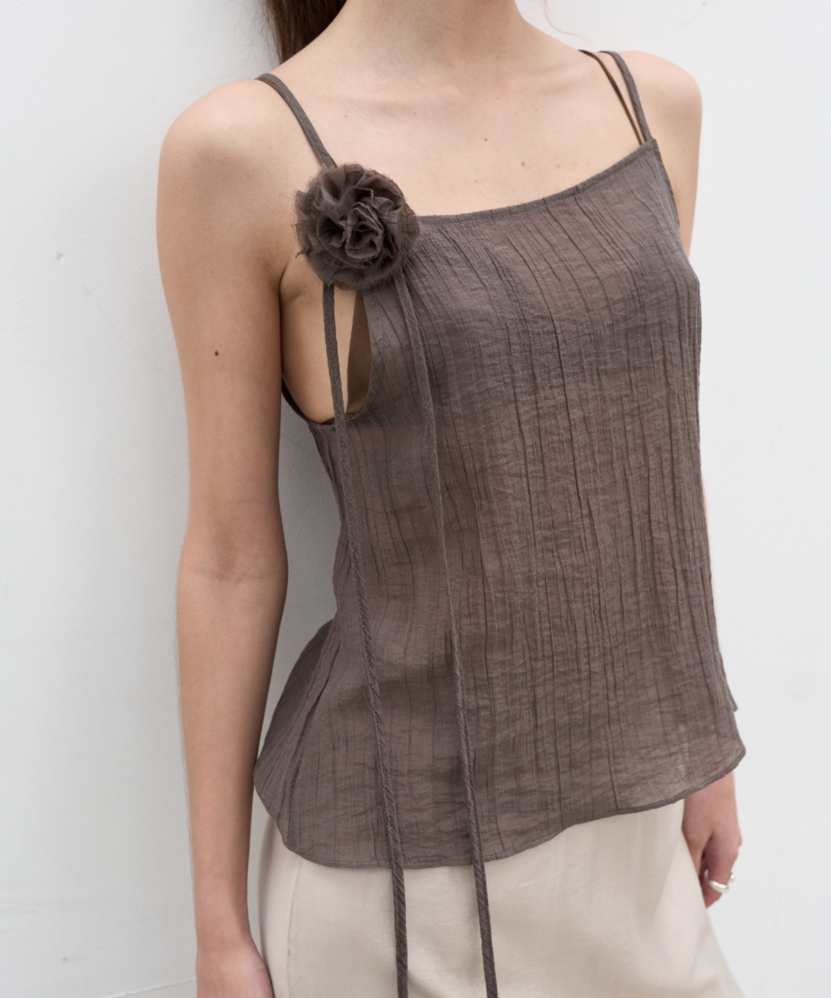 서란(SEORAN) Flower Sleeveless Blouse_Brown