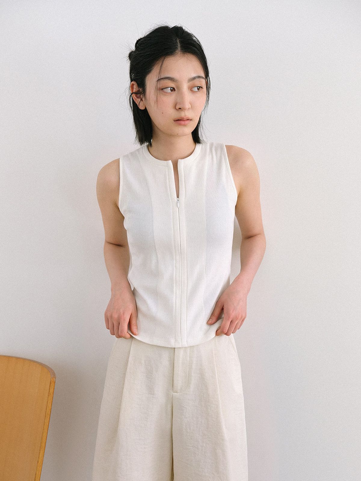 헌치(HUNCH) Vertical Seam Sleeveless Knit Top (3color)